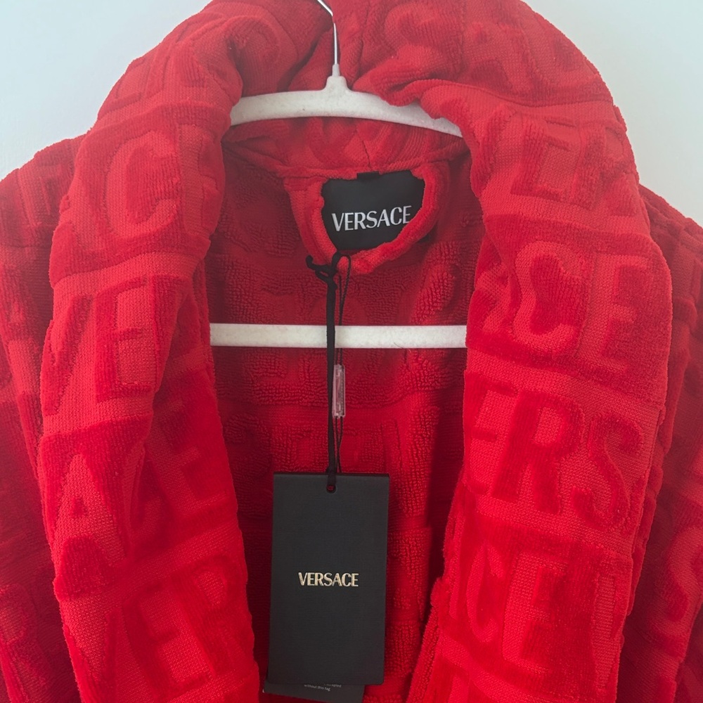 Versace Red Textured Logo Robe with Embossed Pattern - Picture 3 of 4